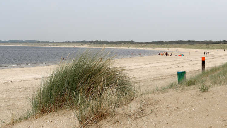 wat te doen in Hellevoetsluis? Een dagje aan het strand!