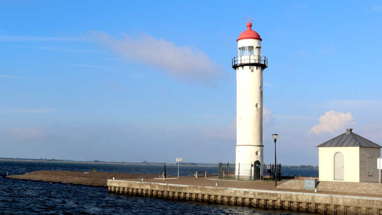 de vuurtoren in Herllevoetsluis