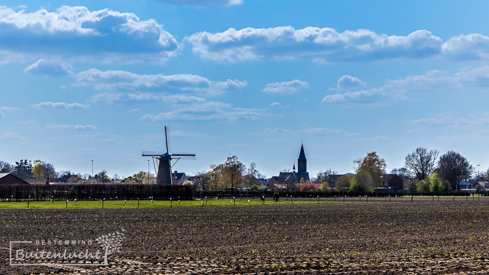 skyline van Tungelroy tijdens het graaf van Hornepad rond Weert