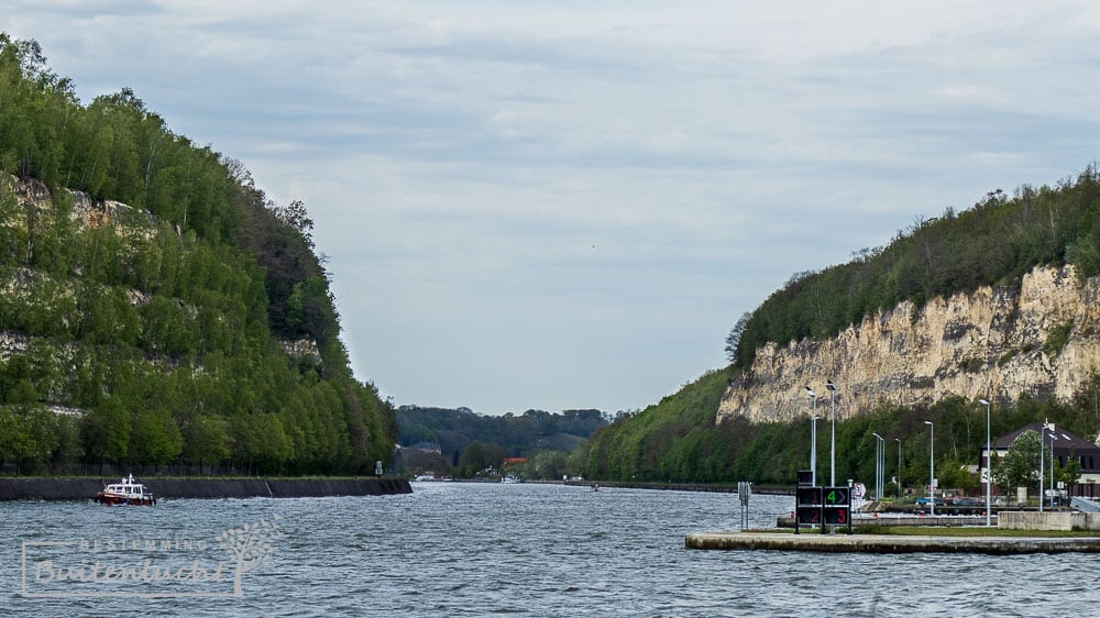 Het Albertkanaal ter hoogte van de sluizen van Ternaaien