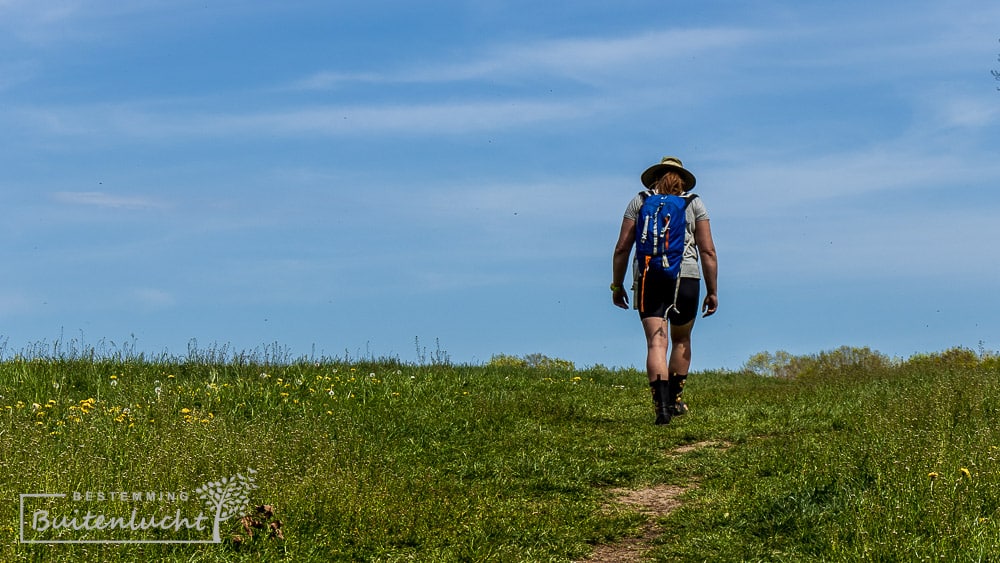 Wandelen op het plateau van Eben-Emael tijdens de Trage Tocht Kanne