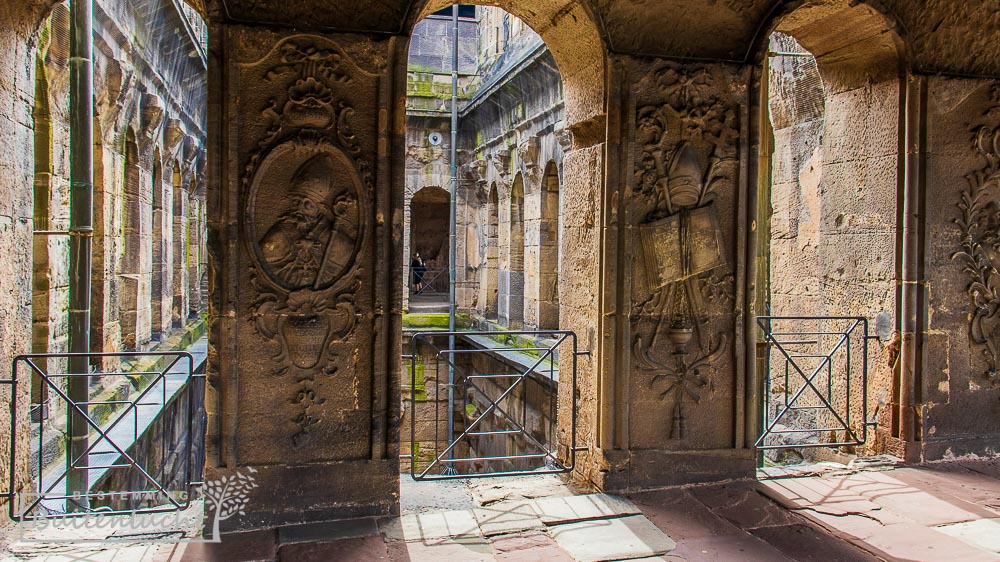 Barokke reliefs in Porta Nigra