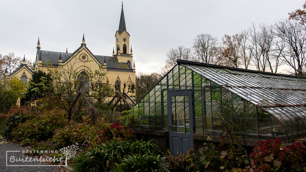 Hervormde kerk Neerijenen en de kasteeltuinen