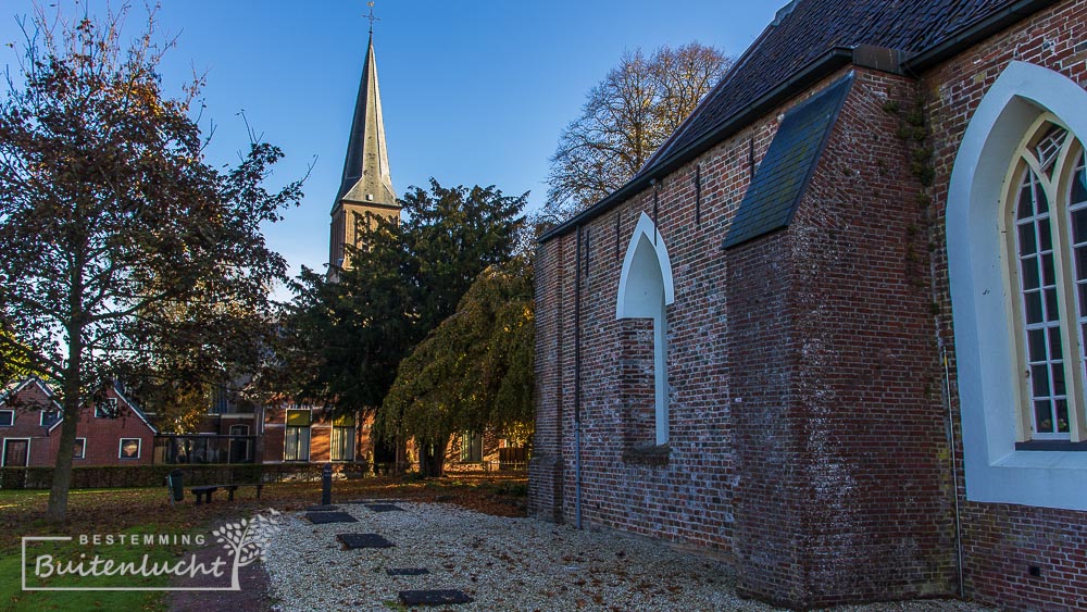 Exterieur van de Walfriduskerk in Bedum 