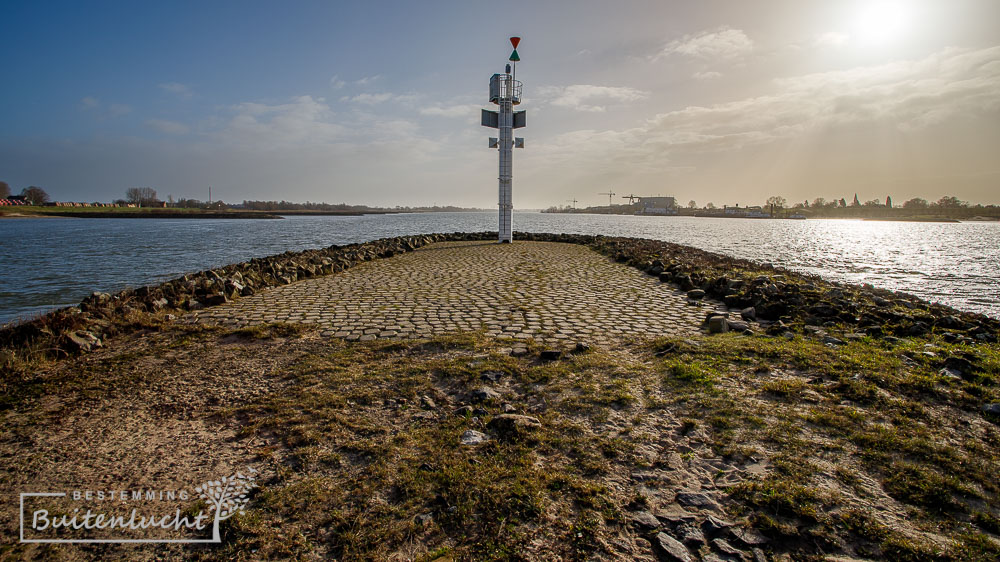 Het einde waar de Rijn sprlits in Waal en Nederrijn