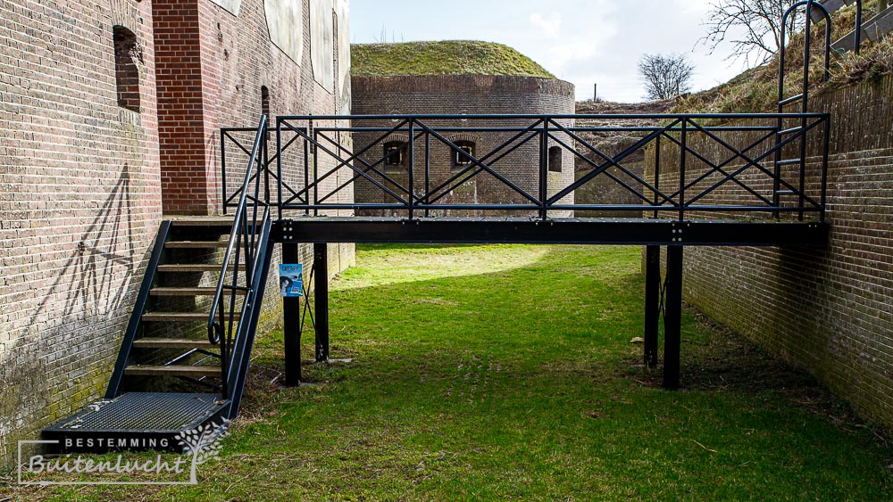 trap in de gracht van Fort Pannerden