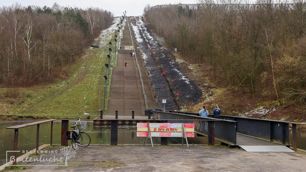 Langste trap van nederland op de steenberg van de Wilhelminamijn