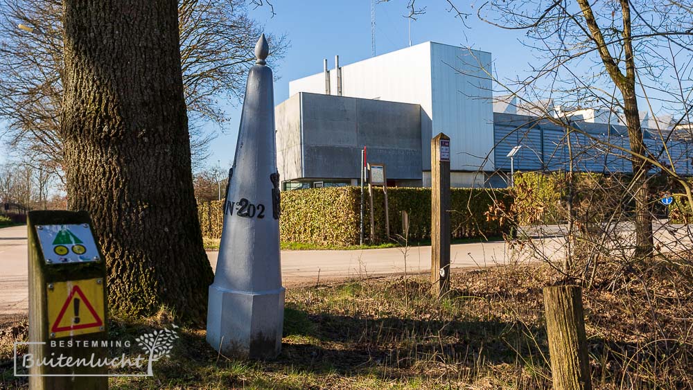 Grenspaal 202 tijdens wandeling bij de Brandtoren