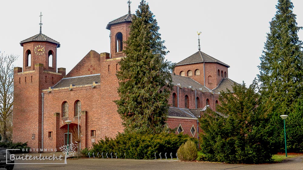 De kerk in Budel-Dorplein