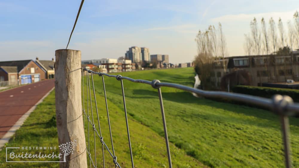 Wandelen over de dijk