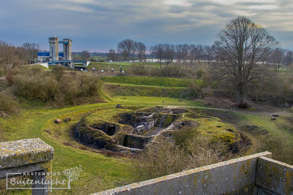 Uitzicht vanaf de toren op Nieuw Fort Sint Andries en de Sluis Sint Andries 