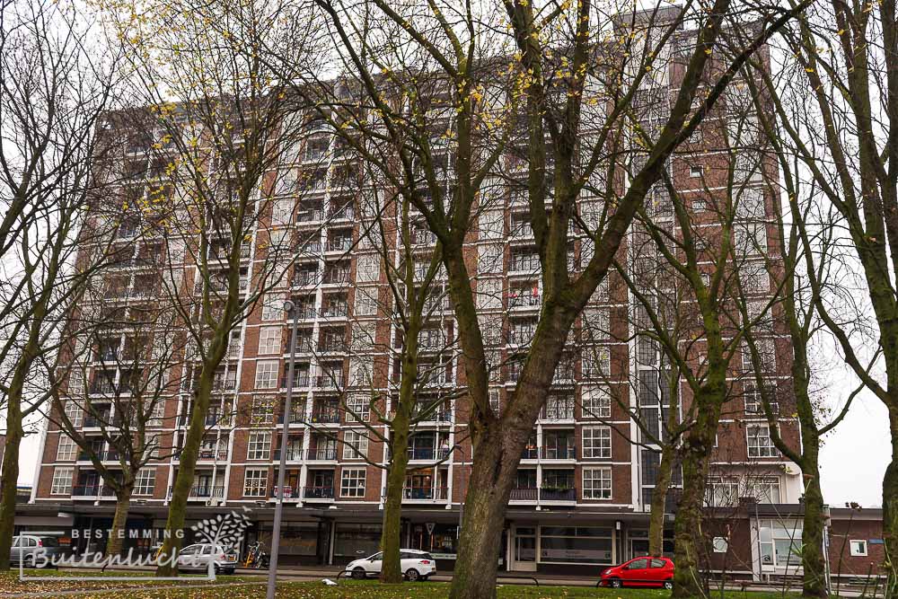 Niet één van de tuindorpen waar we wandelen, maar wel noemenswaardig: Zuidpleinflat in Rotterdam-Zuid