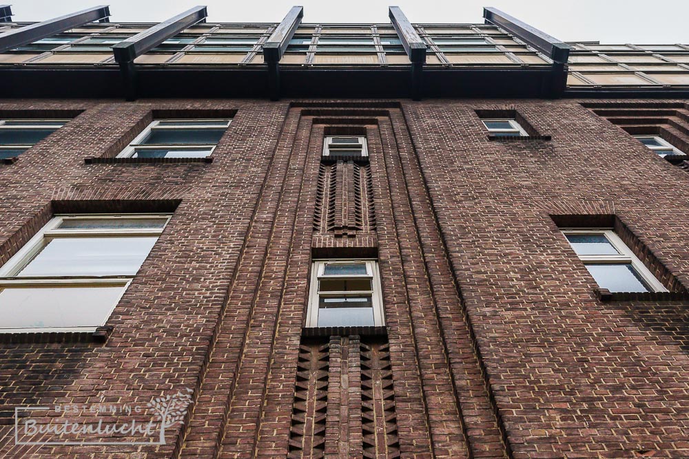 Voormalige Ambachtsschool Hillevliet - Huis van de Wijk (1928) in Rotterdam