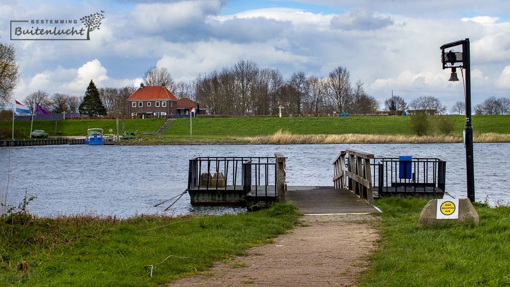 Wandelen langs Zalkerveer over de IJssel bij Zalk