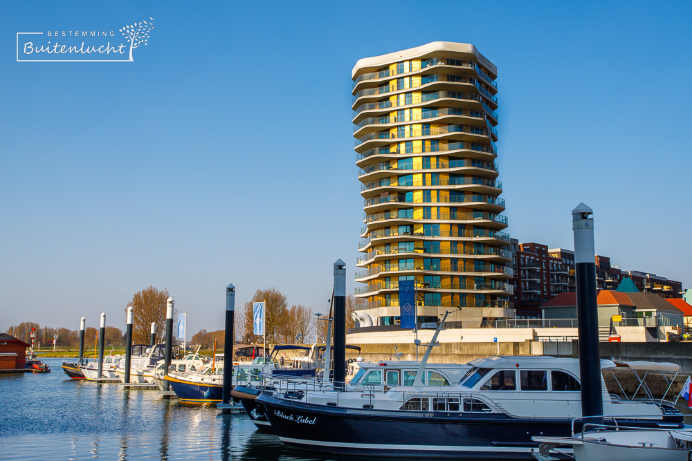 Manhattan Toren aan de Maas