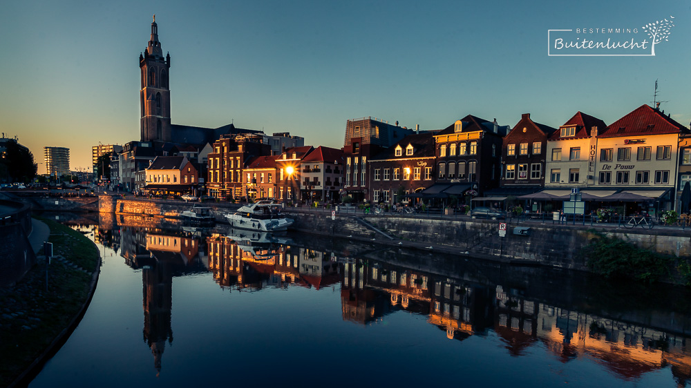 Ansichtkaart-waardige platen fotograferen in Roermond in Midden-Limburg