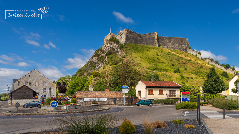 Het fort Charlemont vanuit de stad