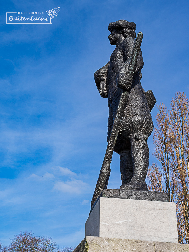 Tijdens de stadswandeling in Den Briel; Jan Coppelstock