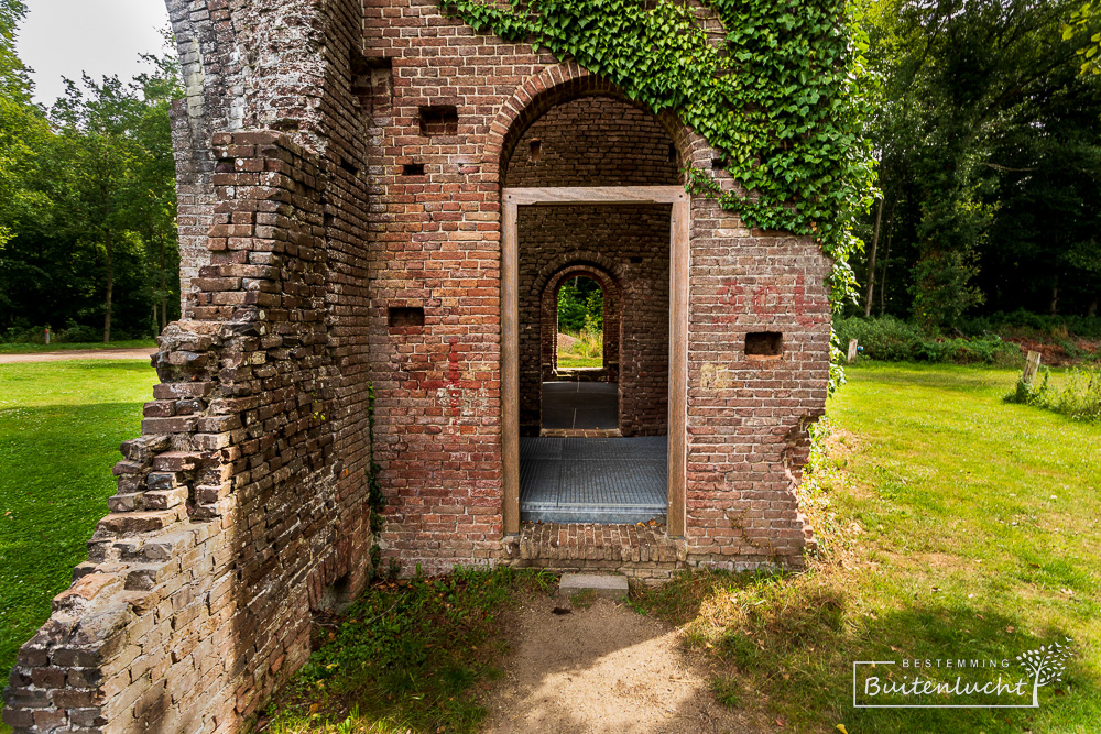 Doorkijkje in de folly, landgoed De Haere in Overijssel