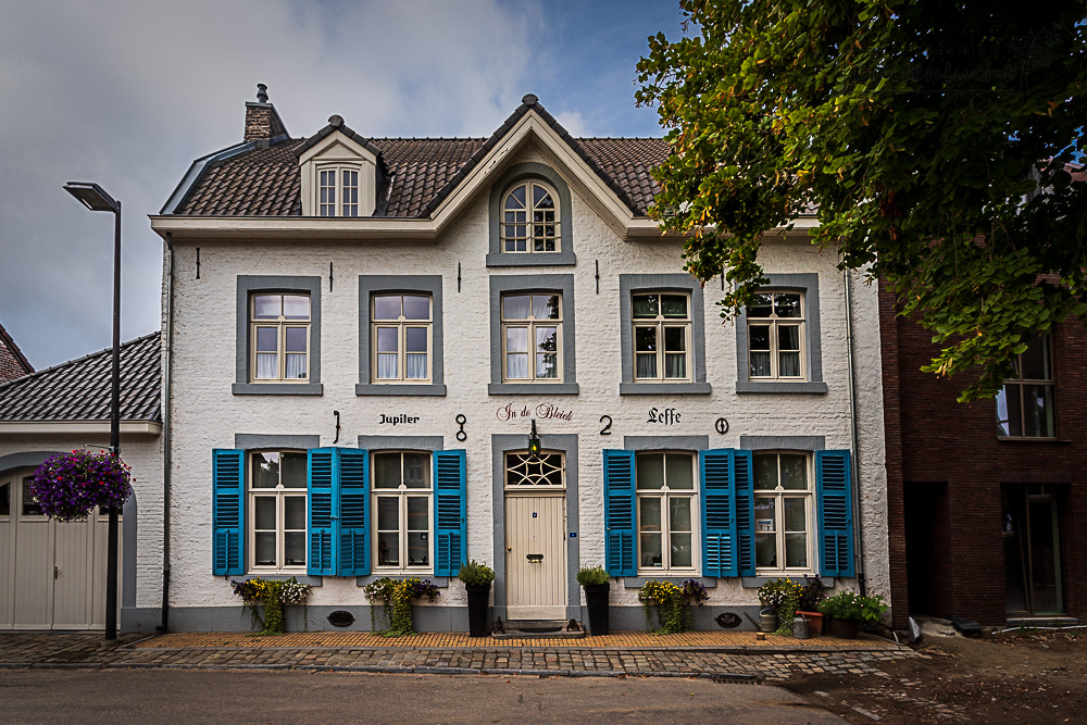 Wandelen langs de apotheek in Oud-Rekem