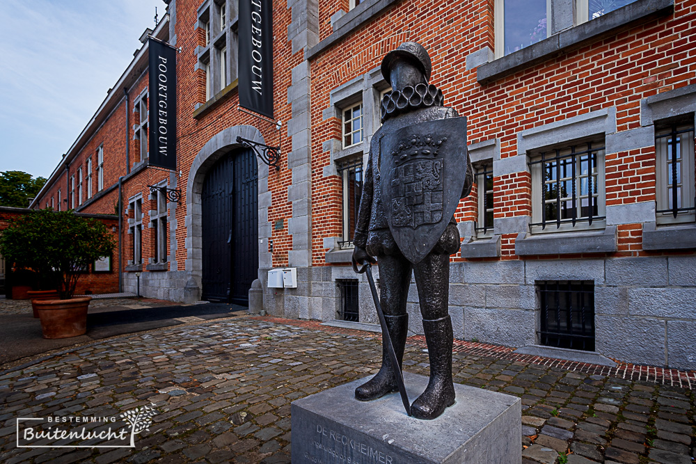 Poortgebouw op de Groenplaats