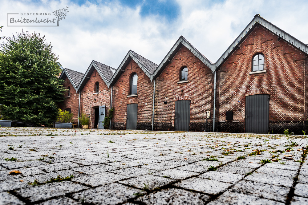 Opslaggebouwen in het gestichtsdomein in Oud-Rekem