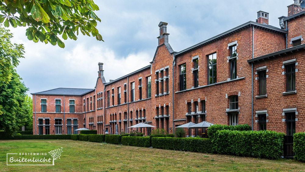 Wandelen door het domein van de psychiatrie in Oud-Rekem