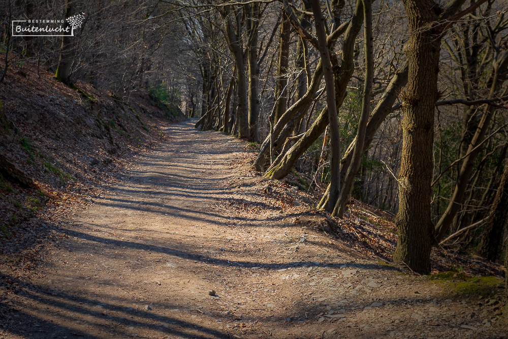 Het wandelpad naar beneden