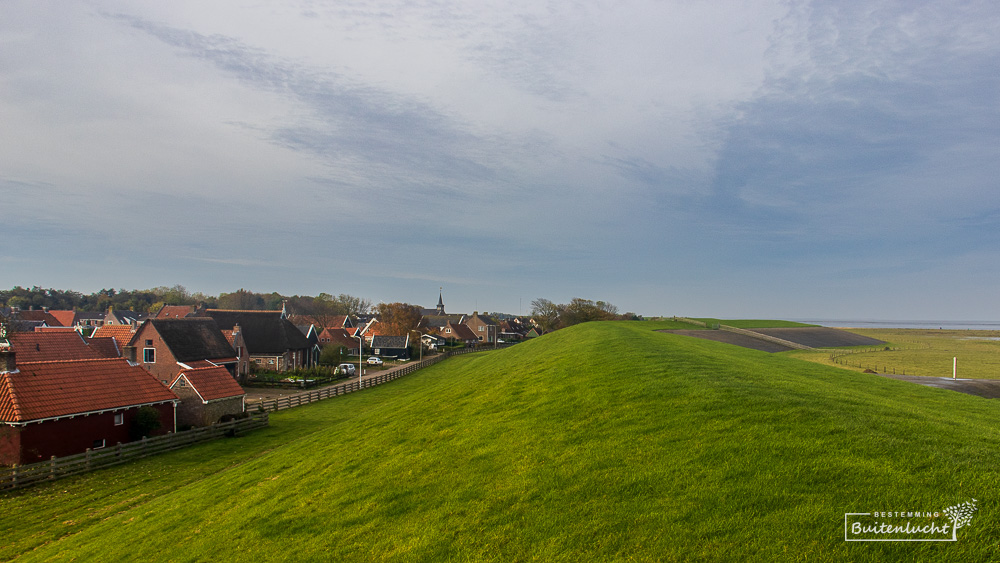 wandelen over de Zeedijk bij Paesens-Moddergat