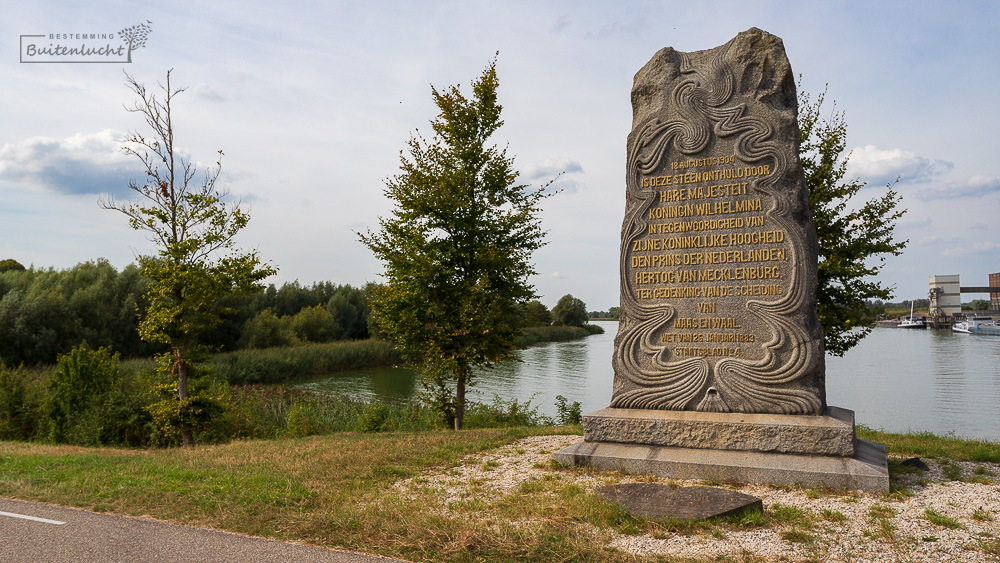 Gedenksteen Afgedamde Maas